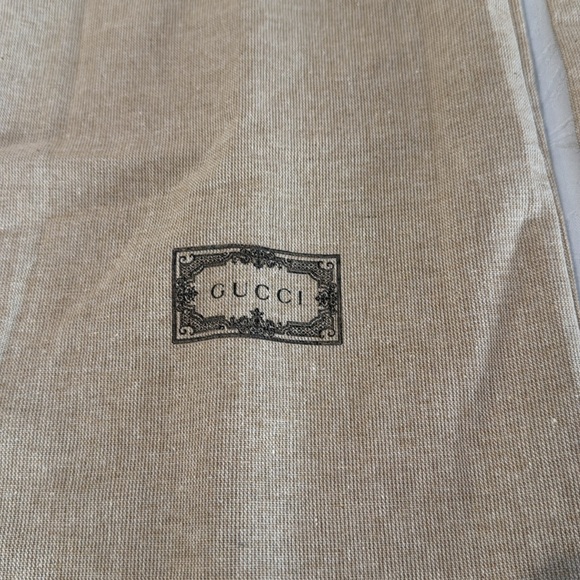 Set of 2 Gucci shoe dust bags. - Picture 2 of 5